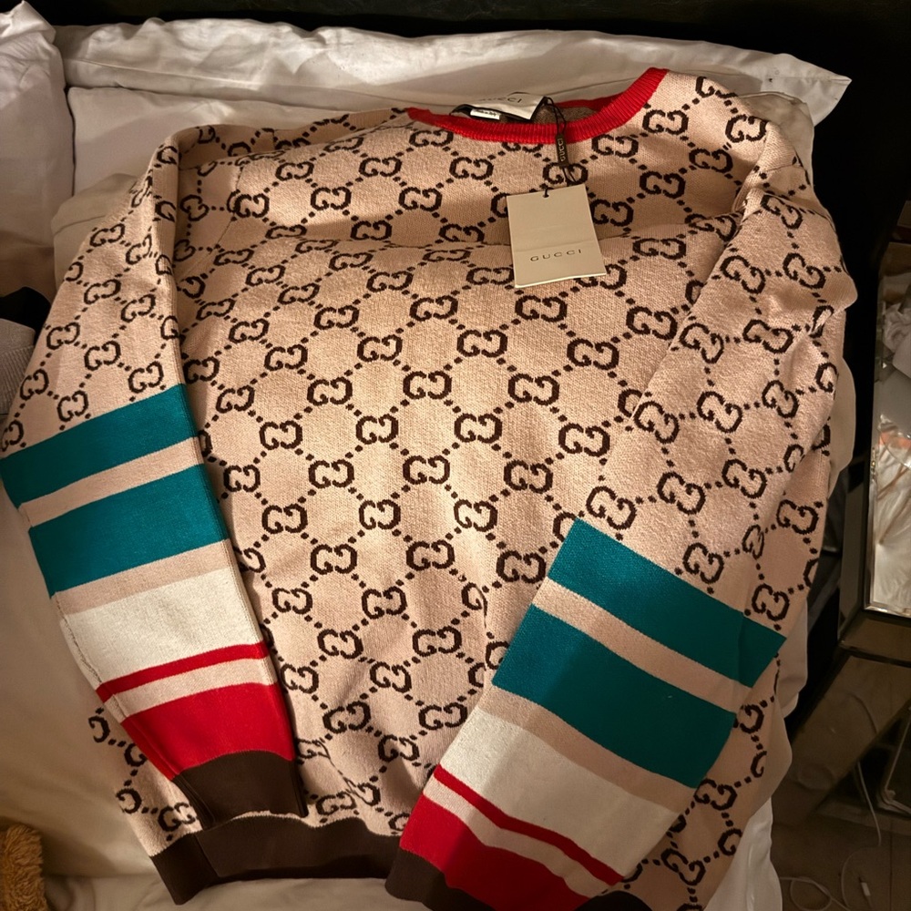 Brand new men or woman sweater